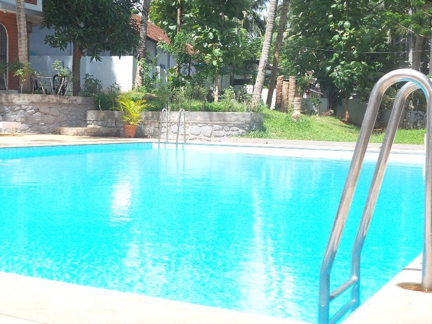 Raja Hotel Kovalam Bagian luar foto