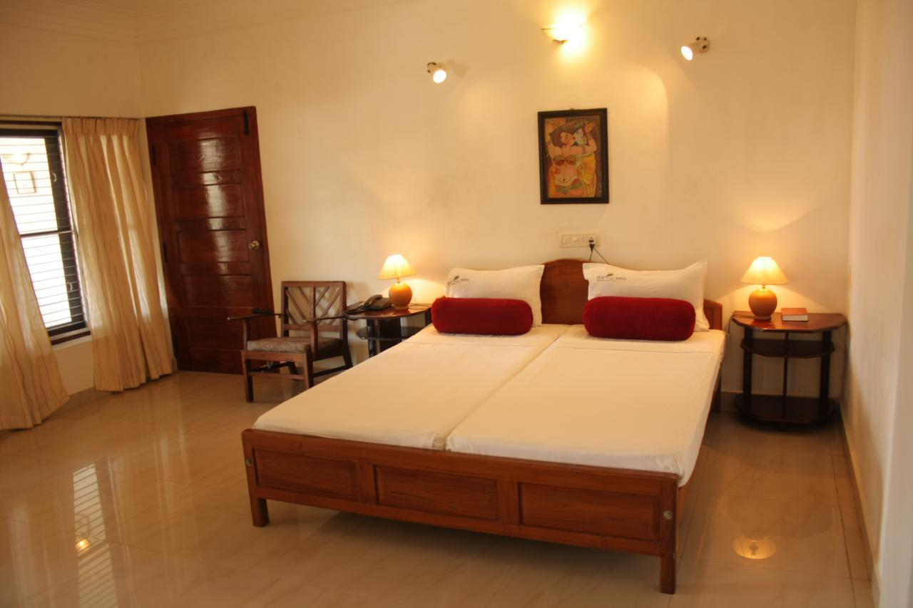 Raja Hotel Kovalam Bagian luar foto