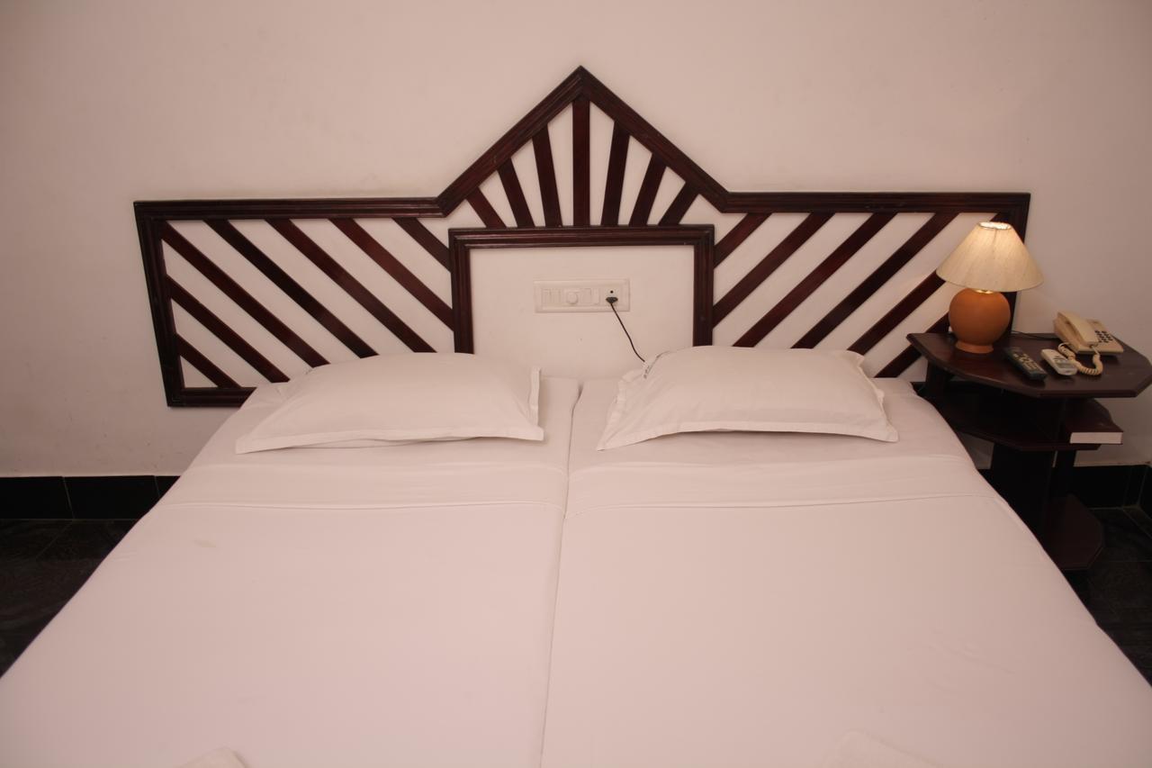 Raja Hotel Kovalam Bagian luar foto