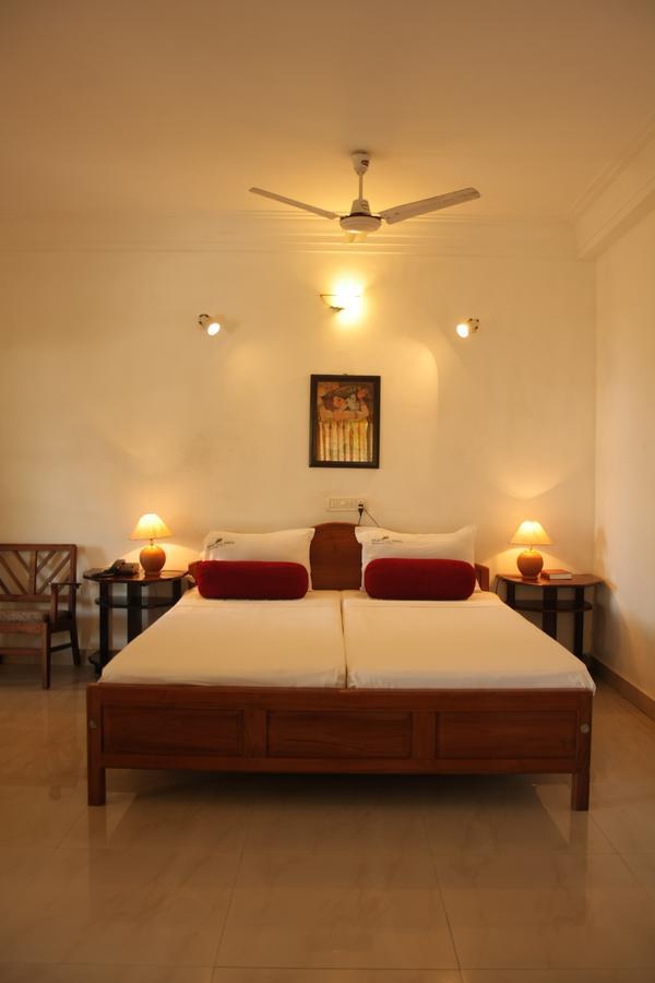 Raja Hotel Kovalam Bagian luar foto